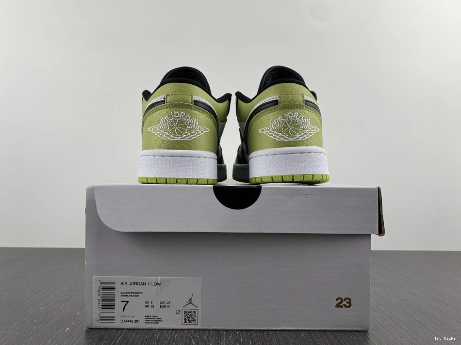 Green (W) Jordan Low Snakeskin - Vivid DX4446-301 1 1020